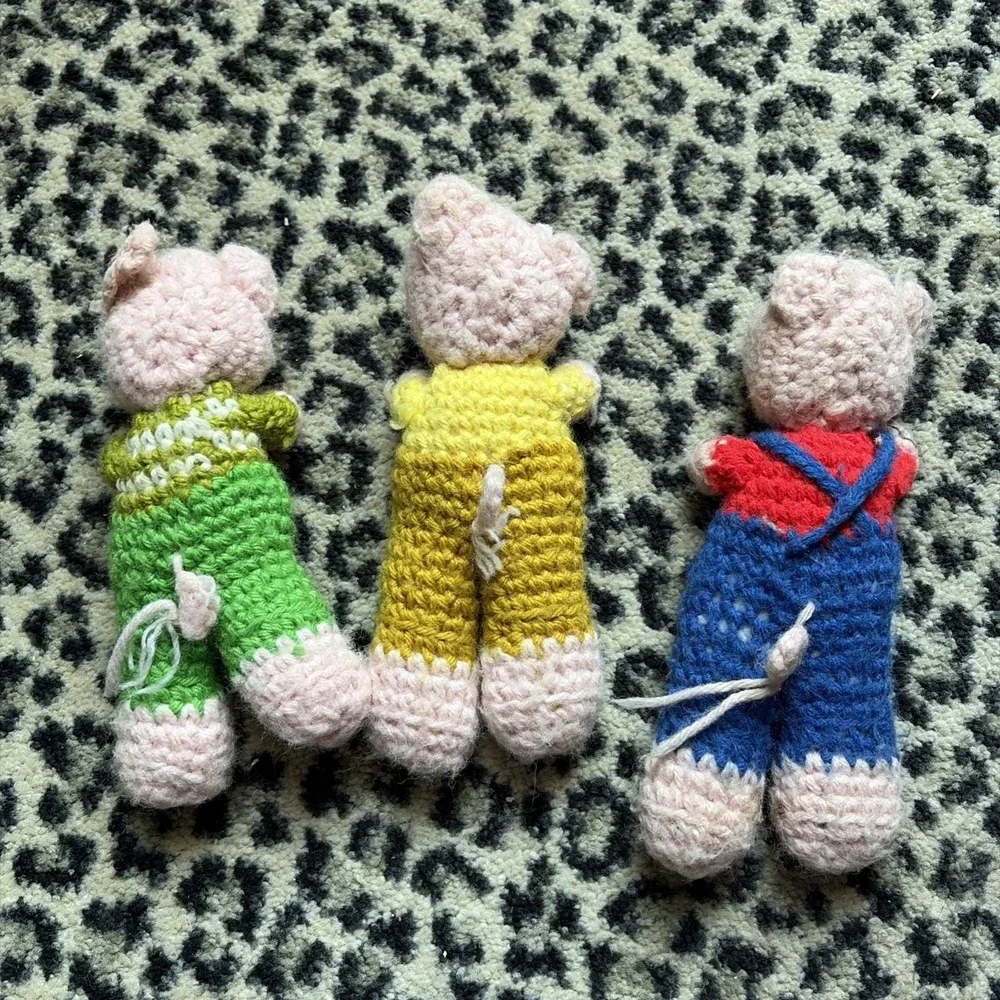 Hand Crocheted Big Bad Wolf & The Three Little Pigs -‎ VTG Nursery Child Room
